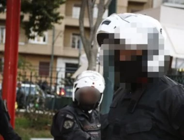 Τι άλλο θα δούμε ακόμη; Αστυνομικός και σωφρονιστικός υπάλληλος πιάστηκαν στα χέρια!